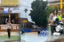 Direktorat Lalu Lintas Polda Jambi menggelar program Police Go To School untuk memberikan edukasi keselamatan berlalu lintas kepada pelajar.( SAKATOJAMBI.COM ).