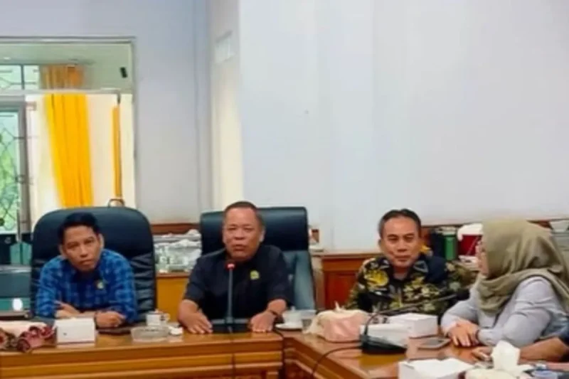 Kunjungan kerja DPRD Lampung Selatan ke DPRD Batang Hari memperkuat sinergi antardaerah melalui diskusi pembangunan, pelayanan publik, dan tugas kedewanan.( Poto : ANTARA ).