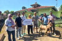 FIFGROUP menyalurkan hewan kurban Idul Adha 1447 H di Muara Bungo ( Poto : jambione.com ).