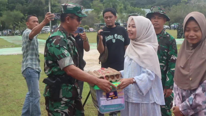 Danrem 042 Gapu membagikan bantuan.( Poto : jambione.com )