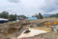 Polda Jambi menangkap tujuh pelaku tambang emas ilegal di Kabupaten Merangin saat beroperasi menggunakan alat berat.( Poto : ANTARA/ HUMAS POLDA JAMBI )
