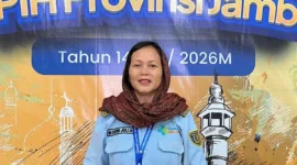 Petugas kesehatan Jambi memperketat pemeriksaan calon jemaah haji 2026 di Embarkasi Jambi. Mayoritas jemaah dinyatakan sehat.( Poto : Tribunjambi.com/Syrillus Krisdianto ).