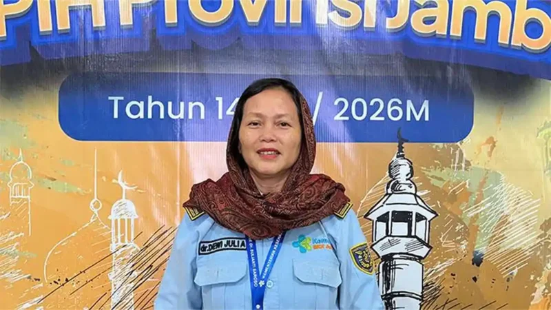 Petugas kesehatan Jambi memperketat pemeriksaan calon jemaah haji 2026 di Embarkasi Jambi. Mayoritas jemaah dinyatakan sehat.( Poto : Tribunjambi.com/Syrillus Krisdianto ).