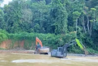 Aktivitas PETI di belakang SMAN 8 Bungo yang didemo guru dan siswa ( Poto : jambione.com )