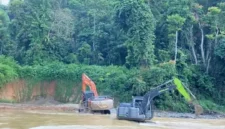 Aktivitas PETI di belakang SMAN 8 Bungo yang didemo guru dan siswa ( Poto : jambione.com )