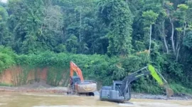 Aktivitas PETI di belakang SMAN 8 Bungo yang didemo guru dan siswa ( Poto : jambione.com )