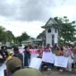 Warga Desa Pelawan Jaya, Sarolangun, menggelar demo menolak PT SMM. Aksi emak-emak sempat ricuh di kantor bupati sebelum berakhir dengan kesepakatan sementara.( Poto : JAMBIlink ).