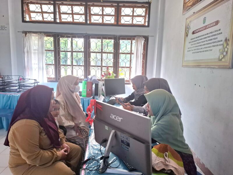 Dukcapil Kota Sungai Penuh tetap membuka layanan terbatas pada 14–15 Mei 2026 saat libur nasional untuk perekaman dan pencetakan KTP-el serta layanan administrasi kependudukan penting lainnya.( Poto : Dukcapil Sungai Penuh ).