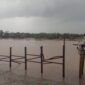 Dua Pekerja Hilang Saat Dermaga Sungai Limau Runtuh( Poto : JAMBIlink ).
