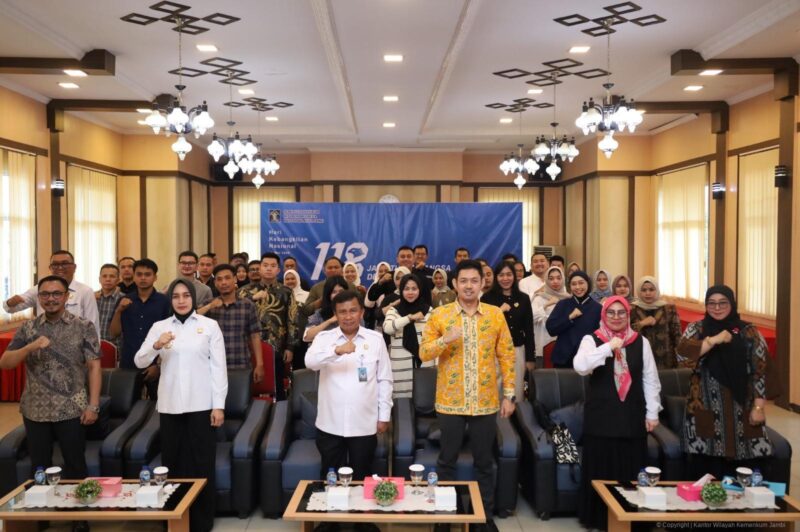 Kemenkum Jambi menguatkan notaris baru lewat sosialisasi tugas, fungsi, dan etika.( Poto : Jambilink ).