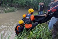 Sekitar pukul 07.19 WIB, tim menemukan Rafa di aliran parit sejauh 2,5 kilometer dari lokasi awal ia jatuh.( Poto : Jambilink).