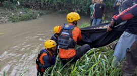 Sekitar pukul 07.19 WIB, tim menemukan Rafa di aliran parit sejauh 2,5 kilometer dari lokasi awal ia jatuh.( Poto : Jambilink).