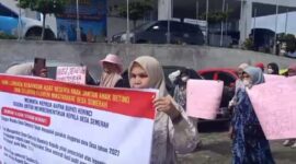 Warga Semerah demo di Kerinci tuntut pencopotan kades.