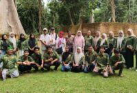 Kegiatan kuliah lapangan di Candi Kedaton mahasiswa Program Studi Pendidikan Sejarah STKIP Payakumbuh.( Poto : jambilink.id ).