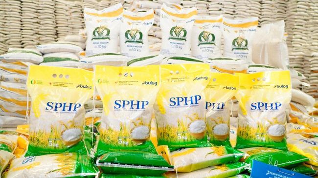Penyaluran beras SPHP Bulog mencapai 240 ribu ton di seluruh Indonesia untuk menjaga stabilitas harga dan memastikan ketersediaan pangan nasional tetap aman.( Poto : istimewa ).