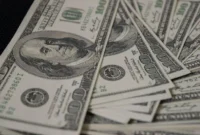 Nilai tukar rupiah terhadap dolar AS melemah.( Poto : IDN TIME ).