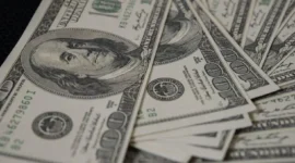 Nilai tukar rupiah terhadap dolar AS melemah.( Poto : IDN TIME ).