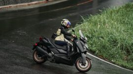 Ahli AISI menjelaskan cara mencegah rem blong motor matik di jalan turunan, mulai dari teknik pengereman yang benar, penyebab overheat, hingga tips perawatan sistem rem agar tetap aman.( Poto : detikoto ).