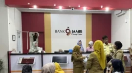 Bank Jambi membuka layanan terbatas pada Sabtu, 16 Mei 2026, khusus pergantian kartu ATM dan perubahan PIN dengan jam operasional 08.00–14.00 WIB di seluruh cabang.( Poto : JAMBIlink ).