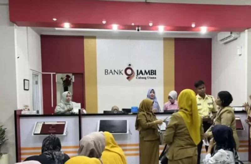 Bank Jambi membuka layanan terbatas pada Sabtu, 16 Mei 2026, khusus pergantian kartu ATM dan perubahan PIN dengan jam operasional 08.00–14.00 WIB di seluruh cabang.( Poto : JAMBIlink ).