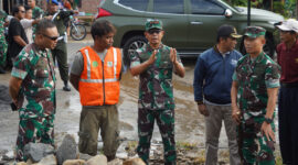 Danrem 042/Gapu meninjau pembangunan KDKMP di Kerinci untuk memastikan proyek berjalan tepat waktu.( Poto : WAHANANEWSJAMBI.CO ).