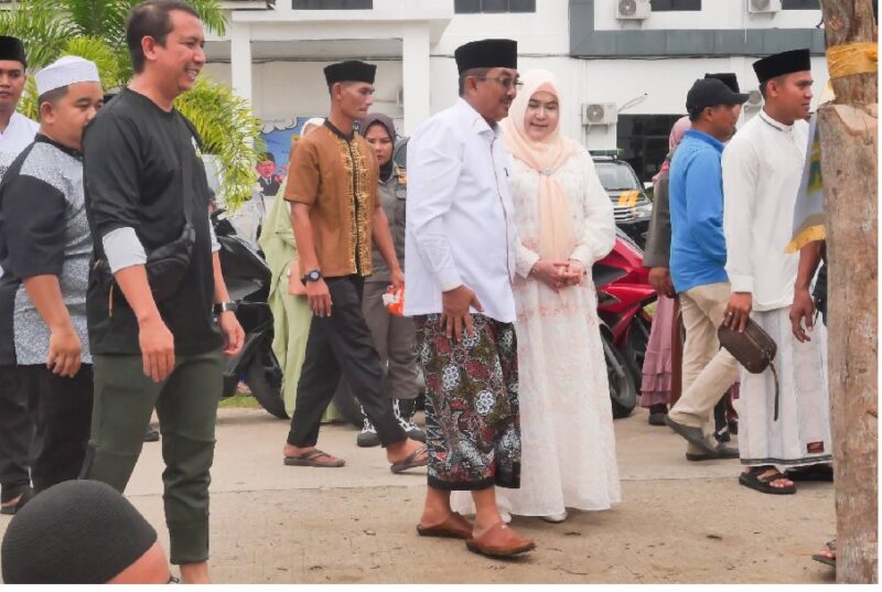 Pemkab Tanjab Barat kumpulkan 74 sapi dan 15 kambing kurban ASN ( Poto : jambiekspres.co.id )
