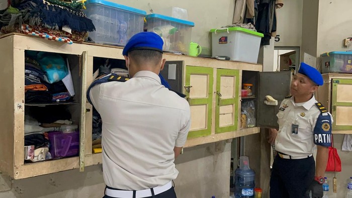 Ditjenpas Jambi menegaskan sanksi pemecatan bagi pegawai yang terlibat barang terlarang. Langkah ini dilakukan untuk memberantas pelanggaran di lapas.( Poto : detiksumbagsel/Dimas Sanjaya ).