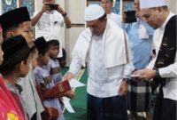 Gubernur Jambi Al Haris melaksanakan Safari Subuh di Masjid Hidayatullah Kota Jambi untuk memperkuat silaturahmi dengan masyarakat.( Poto : JAMBIlink ).