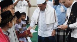Gubernur Jambi Al Haris melaksanakan Safari Subuh di Masjid Hidayatullah Kota Jambi untuk memperkuat silaturahmi dengan masyarakat.( Poto : JAMBIlink ).