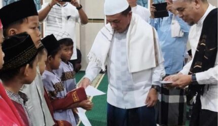 Gubernur Jambi Al Haris melaksanakan Safari Subuh di Masjid Hidayatullah Kota Jambi.