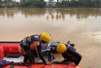 Pencarian Dimas Ramadhoni di Sungai Batang Tembesi masih menjadi fokus utama tim SAR gabungan.( Poto : jambilink.id ).