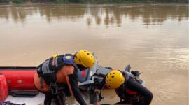 Pencarian Dimas Ramadhoni di Sungai Batang Tembesi masih menjadi fokus utama tim SAR gabungan.( Poto : jambilink.id ).