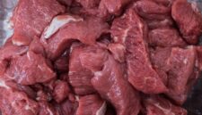Ketahui cara menyimpan daging kurban agar tetap segar dan tahan lama, mulai dari teknik penyimpanan, penggunaan freezer.( Ilustrasi Poto : BAZNAS ).