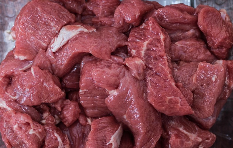 Ketahui cara menyimpan daging kurban agar tetap segar dan tahan lama, mulai dari teknik penyimpanan, penggunaan freezer.( Ilustrasi Poto : BAZNAS ).