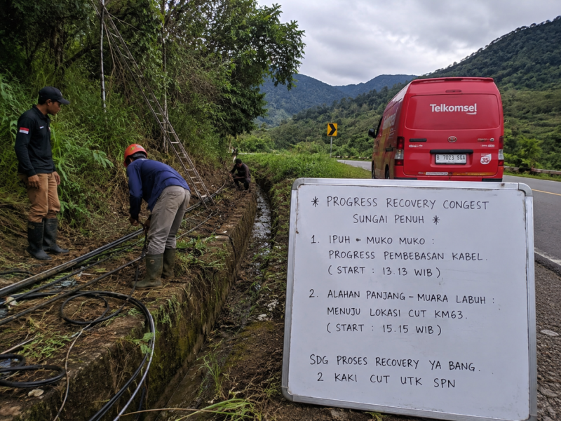 Jaringan Telkomsel di Sungai Penuh dan Kerinci kembali normal setelah mengalami gangguan hampir 10 jam akibat putusnya dua jalur fiber optik utama.