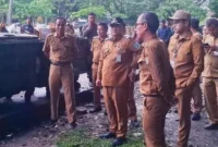 Program OBBM Kota Jambi mendorong seluruh RT terlibat dalam pengelolaan sampah terpadu untuk menghapus TPS liar dan menciptakan lingkungan bersih.( Poto : RRI.CO.ID ).