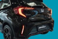 Honda Brio 2026 hadir dengan desain lebih sporty, fitur modern, dan interior yang lebih nyaman. Mobil LCGC ini tetap mengandalkan mesin irit bahan bakar. ( Poto : BERTUAHPOS.COM ).
