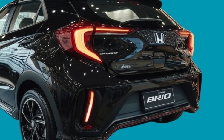 Honda Brio 2026 hadir dengan desain lebih sporty, fitur modern, dan interior yang lebih nyaman. Mobil LCGC ini tetap mengandalkan mesin irit bahan bakar. ( Poto : BERTUAHPOS.COM ).