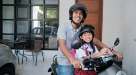 Indonesia mendorong penerapan standar helm anak global untuk meningkatkan keselamatan jalan dan menekan angka kecelakaan lalu lintas yang melibatkan anak-anak.( ilustrasi poto : istimewa ).