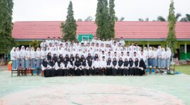 Siswa MAN 2 Bungo melakukan latihan video puisi untuk lomba Universitas Islam Yasni. Simak persiapan, pembimbingan, dan tujuan pengembangan bakat siswa.( Poto : Kanwil Kemenag Prov.Jambi ).