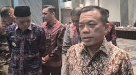 Gubernur Jambi Al Haris meminta Pemkab Bungo mempercepat pendataan kerugian pascalongsor di Empelu yang menewaskan dua warga.( Poto : Koran Jakarta ).
