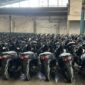Polda Metro Jaya membongkar gudang motor ilegal di Jakarta Selatan yang berisi ribuan kendaraan hasil dugaan penggelapan, fidusia, dan pemalsuan data.( Poto : CNN Indonesia/ Patricia Diah Ayu Saraswati ).