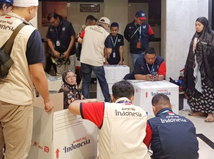 Pos Indonesia menghadirkan layanan Kargo Haji PosIND yang memudahkan jemaah haji mengirim oleh-oleh dari Arab Saudi ke Indonesia. ( Poto : dok.SINDOnews.com)