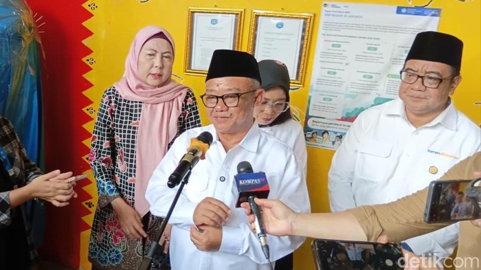 Pemerintah menetapkan masa tugas guru non-ASN berakhir 2026 dan menyiapkan skema baru menuju sistem ASN penuh pada 2027.( Poto : detikcom ).