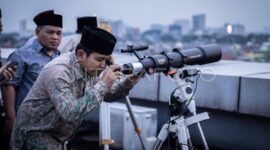 Kemenag menetapkan awal Zulhijah 1447 H melalui Sidang Isbat 2026 dengan 88 titik rukyatul hilal di seluruh Indonesia menggunakan metode hisab dan rukyat.(Ilustrasi Poto : ANTARA ).