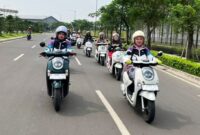 edukasi safety riding pengendara perempuan melalui kampanye #Cari_Aman mendorong keselamatan berkendara dengan tips aman.( Poto : GridOto.com ).