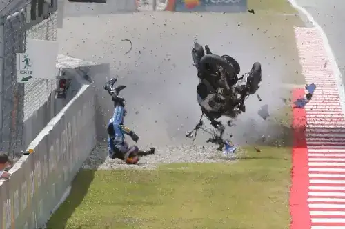 Kecelakaan Alex Marquez di GP Catalunya 2026 menyebabkan cedera serius pada tulang leher C7 dan selangka, memicu dua red flag dalam balapan MotoGP.( Poto : istimewa ).