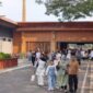 Taman Mini Indonesia Indah ramai dikunjungi wisatawan saat libur Kenaikan Yesus Kristus dan long weekend 14–17 Mei 2026. Pengunjung menikmati wisata keluarga, piknik, dan fasilitas rekreasi.( Poto : detikcom/Kurniawan ).