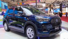 Daihatsu Rocky Hybrid hadir dengan teknologi e-SMART Hybrid yang menggabungkan efisiensi bahan bakar tinggi dan performa responsif, dengan konsumsi hingga lebih dari 30 km/liter.( Poto : detikcom/ Grandyos Zafna ).