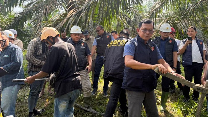 Tim dari Bareskrim Polri turun tangan mengecek penyebab listrik padam di sebagian Sumatera(Poto : istimewa ).